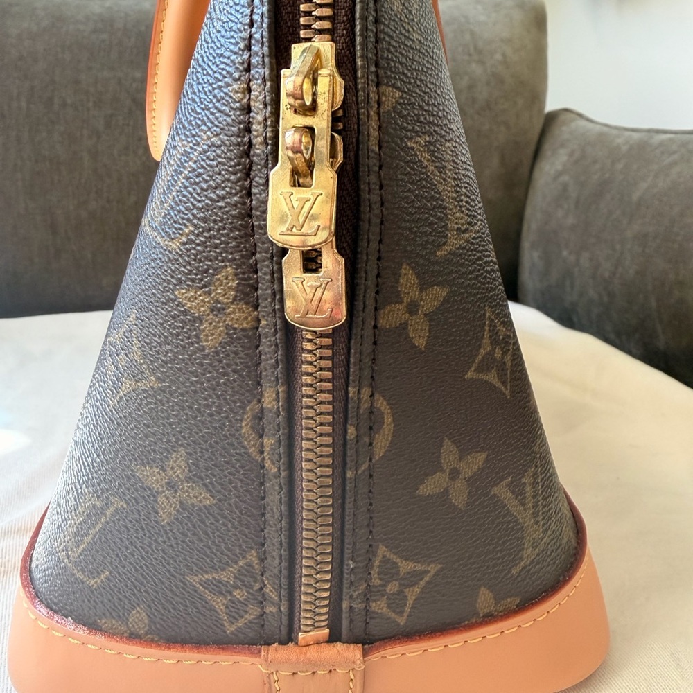 Louis Vuitton Monogram Alma PM - Picture 4 of 10